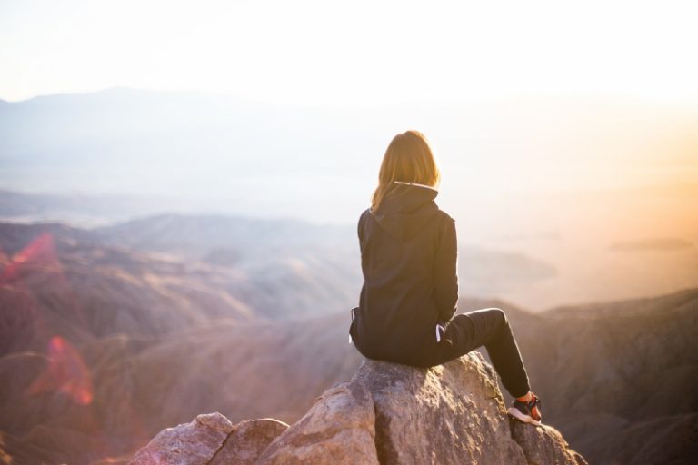 What is travel blogging